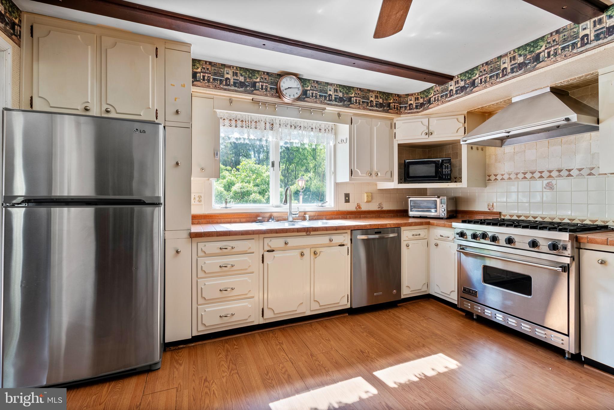 COLUMBIA HILLS - Residential