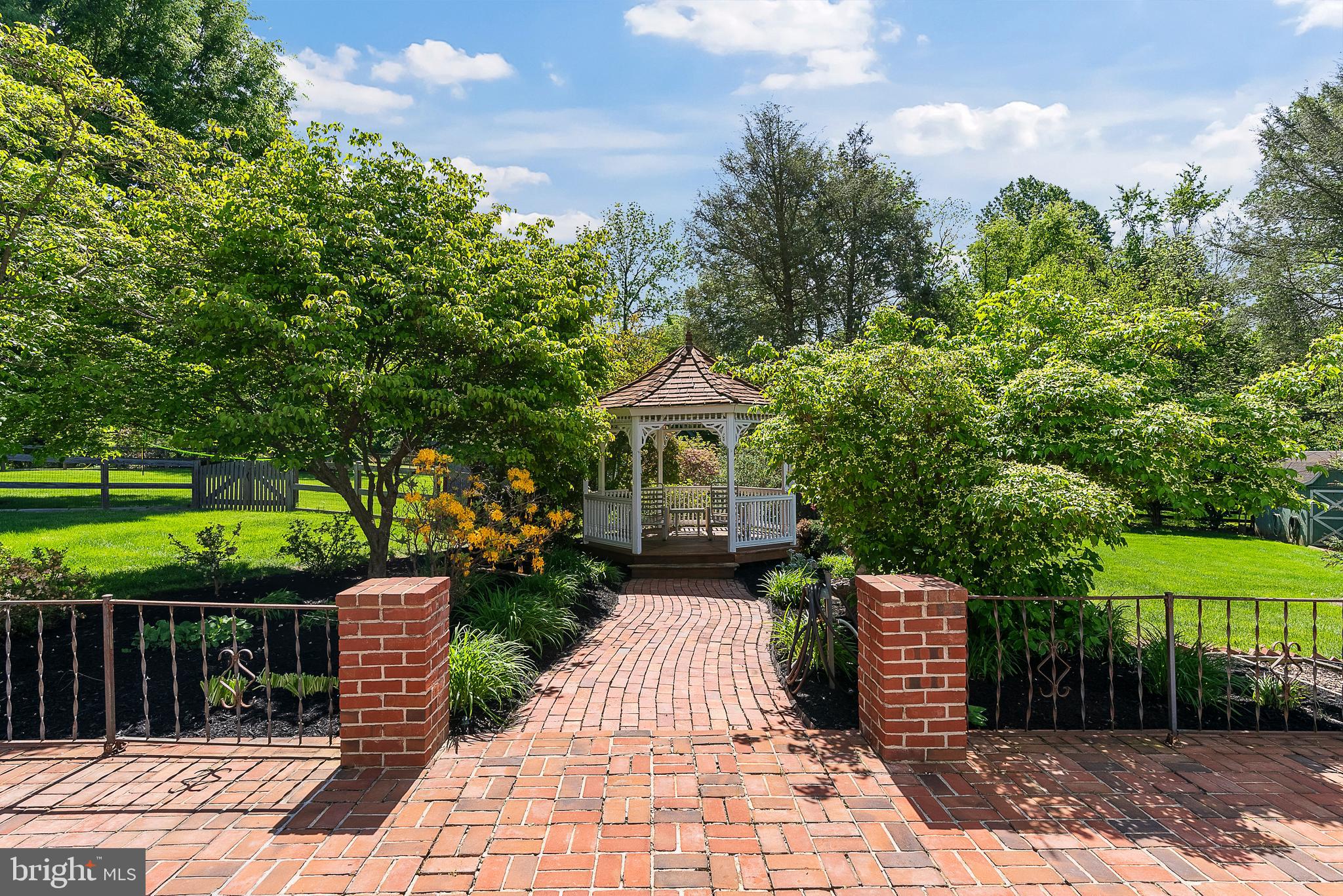 COLUMBIA HILLS - Residential