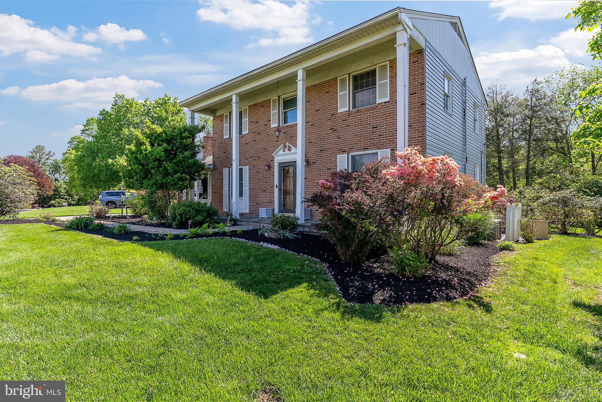 COLUMBIA HILLS - Residential