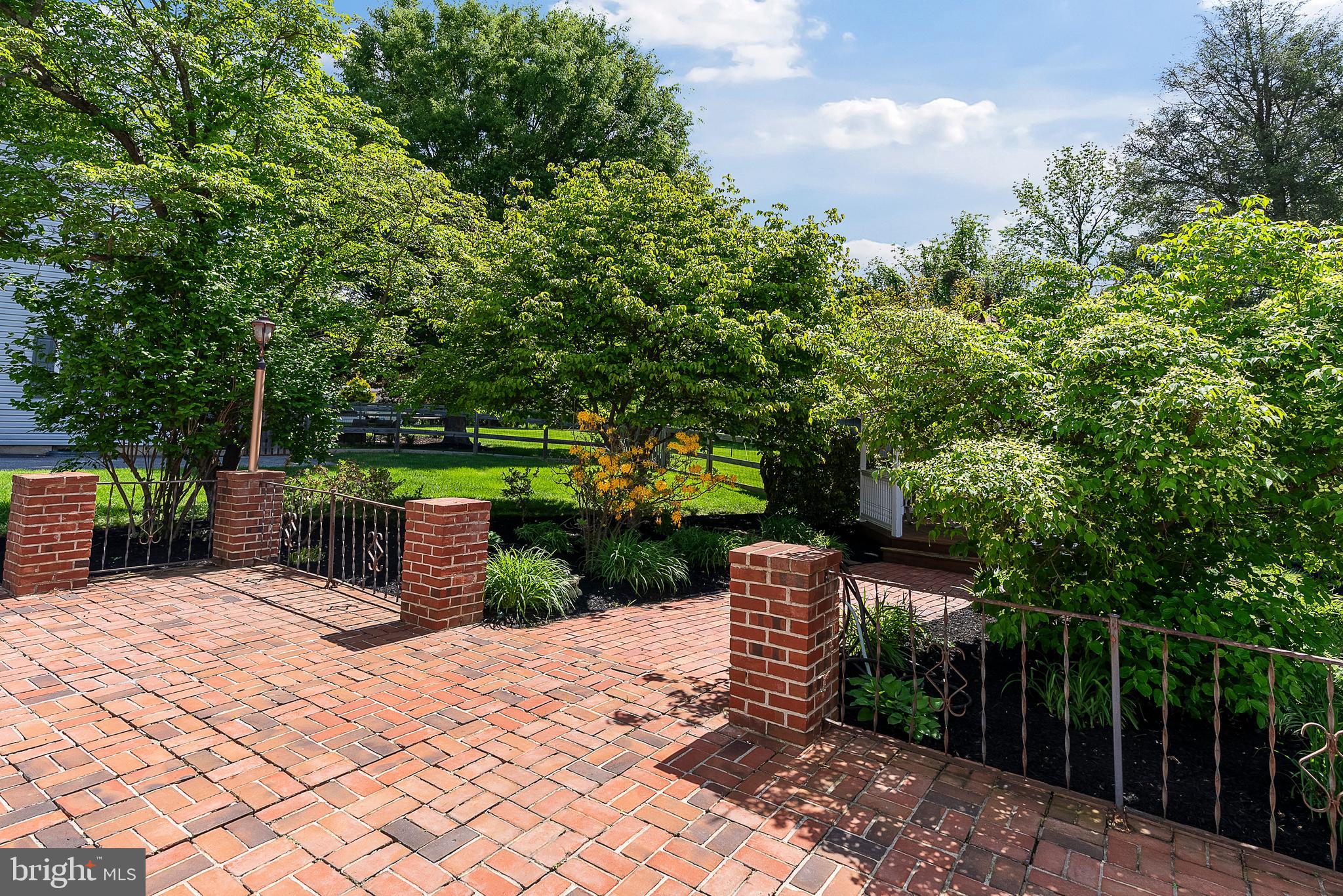 COLUMBIA HILLS - Residential