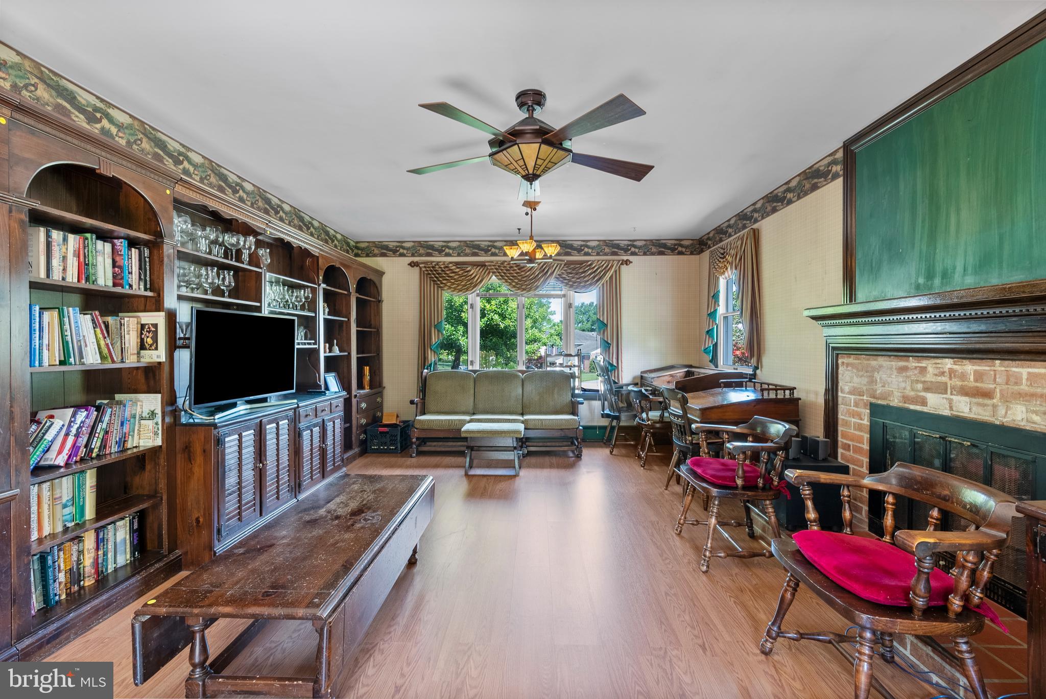 COLUMBIA HILLS - Residential