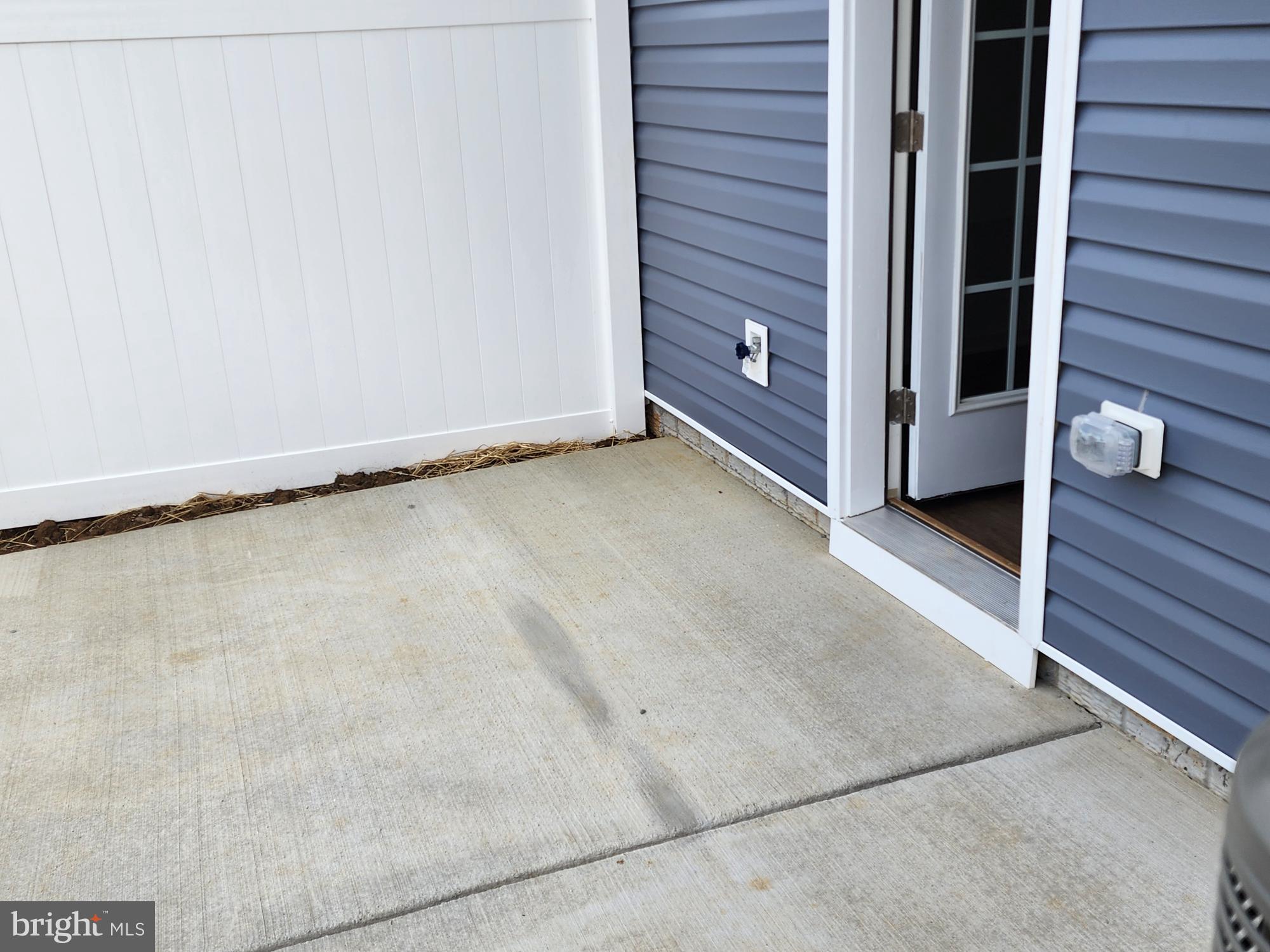 OVERLOOK AT RIVERSIDE TOWNHOMES - Residential Lease