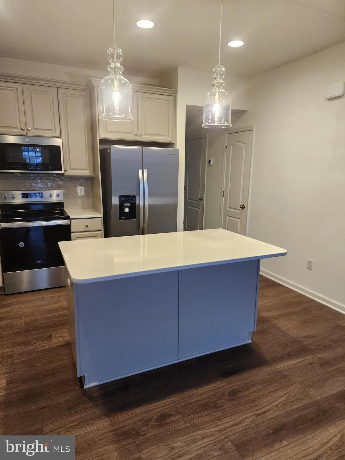 OVERLOOK AT RIVERSIDE TOWNHOMES - Residential Lease