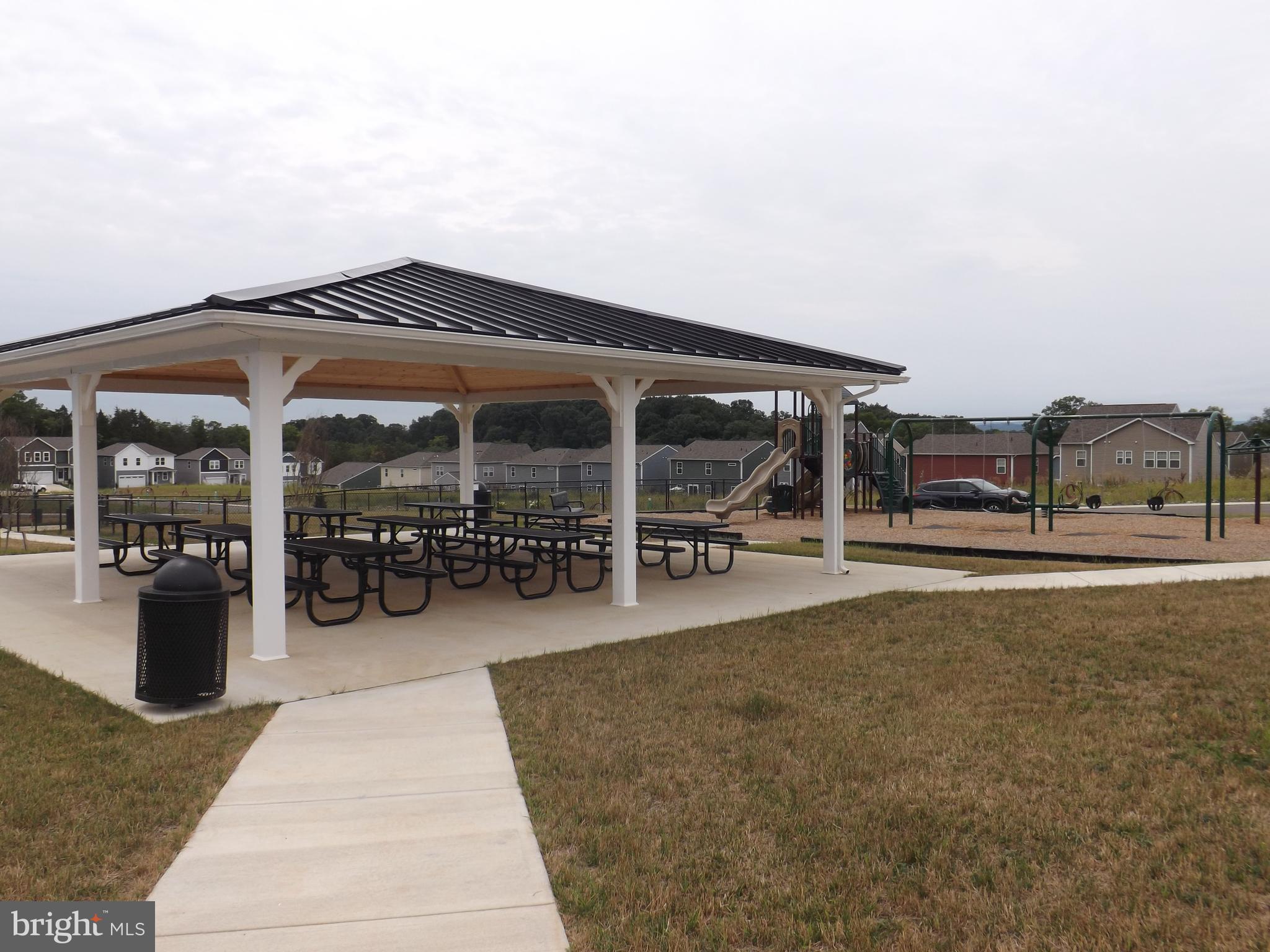 OVERLOOK AT RIVERSIDE TOWNHOMES - Residential Lease