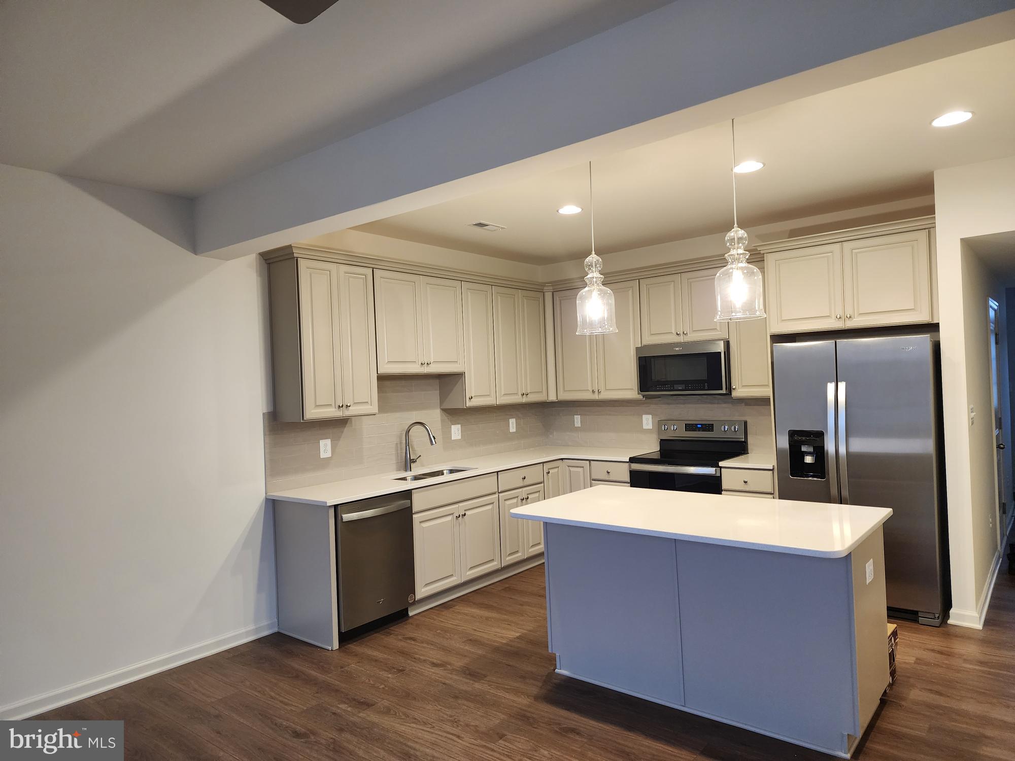 OVERLOOK AT RIVERSIDE TOWNHOMES - Residential Lease