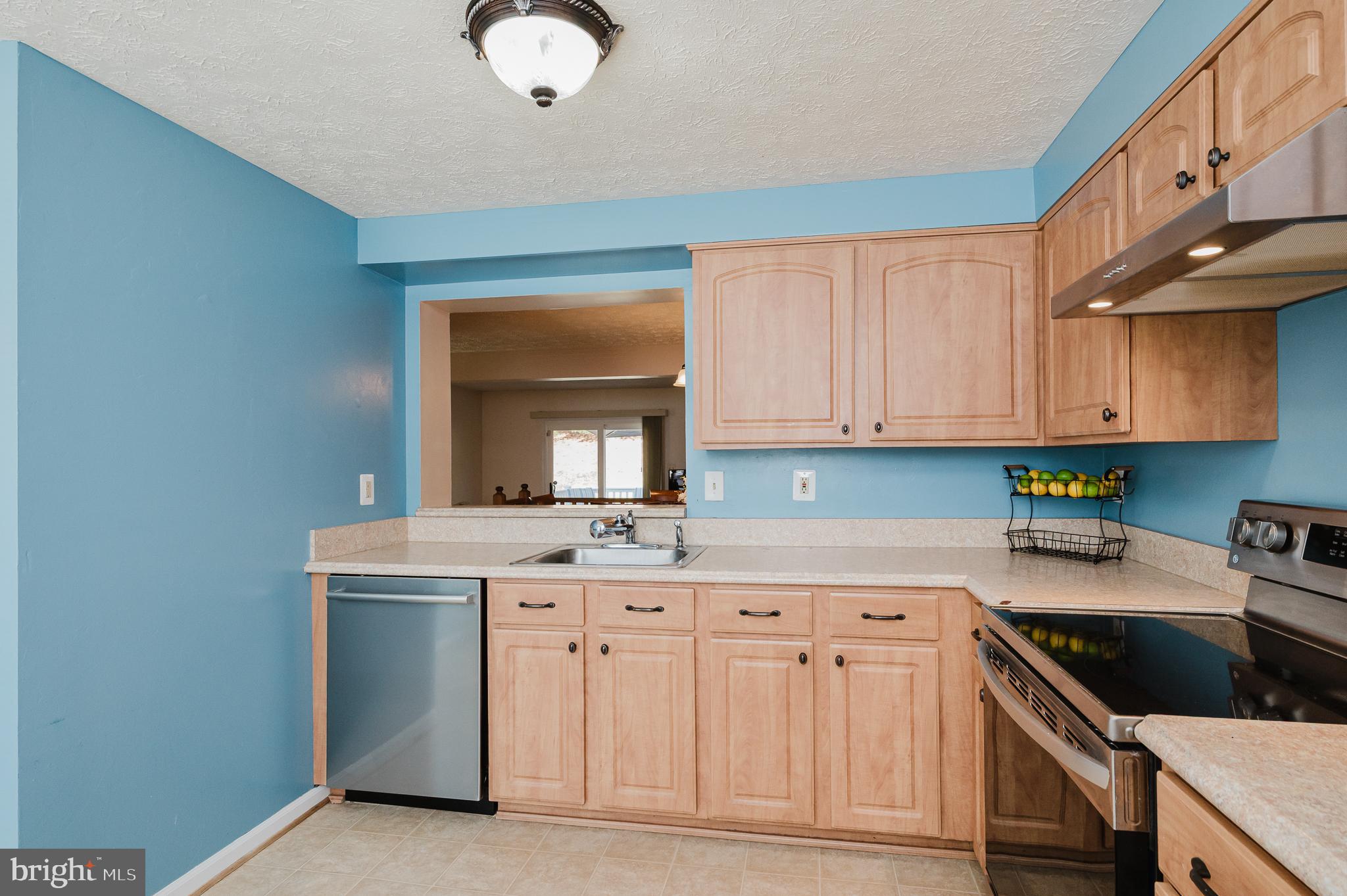 VILLAGE AT THOMAS RUN - Residential