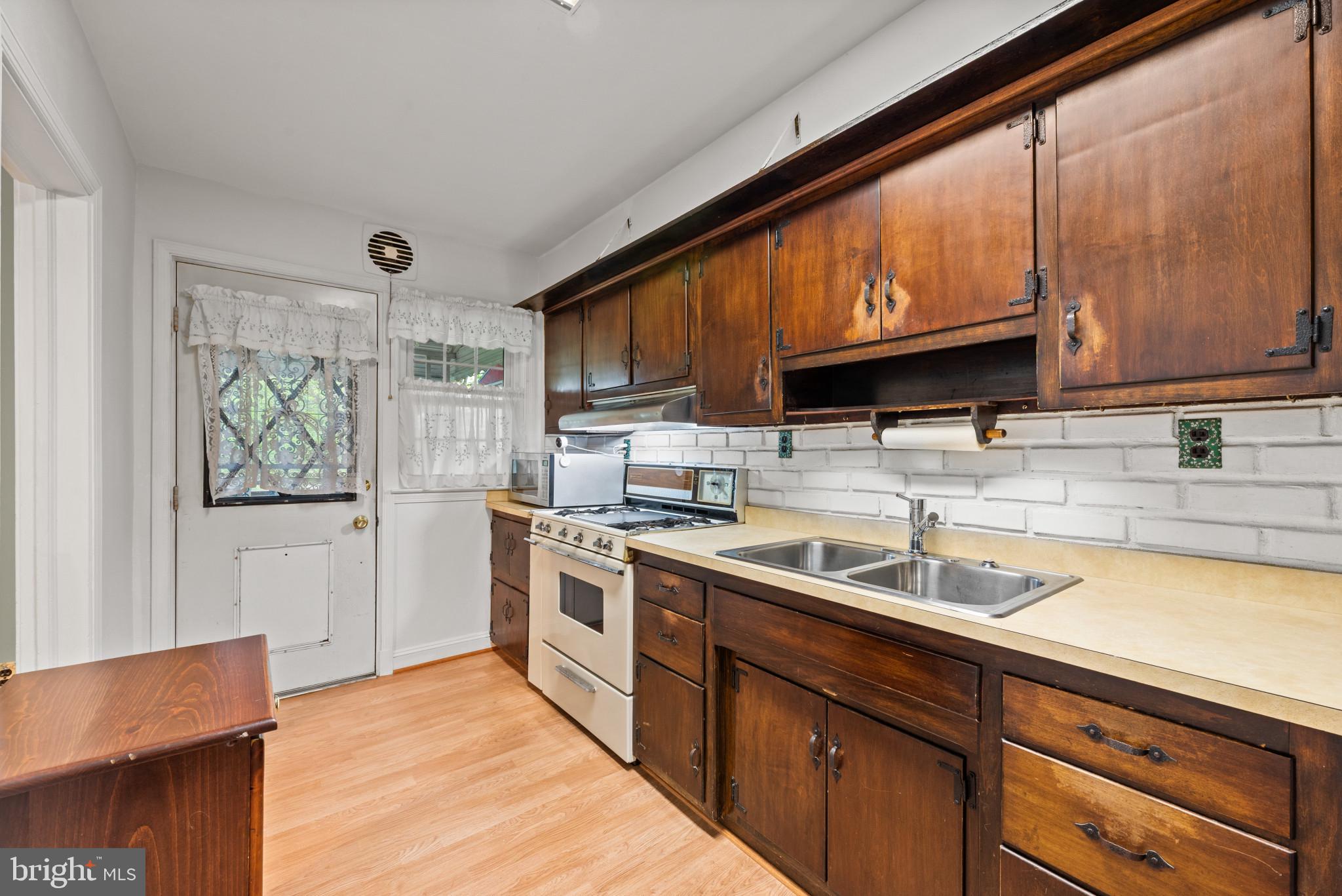 MEDWICK GARTH - Residential