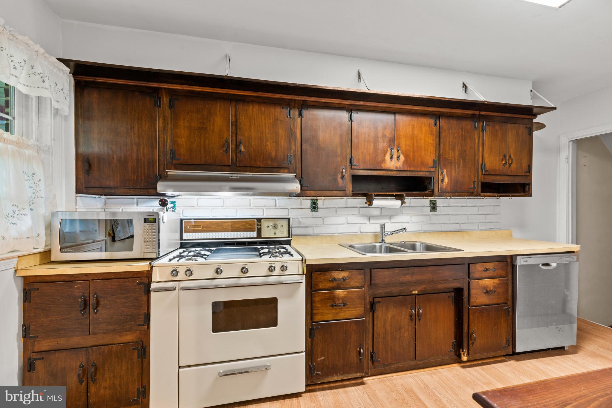 MEDWICK GARTH - Residential