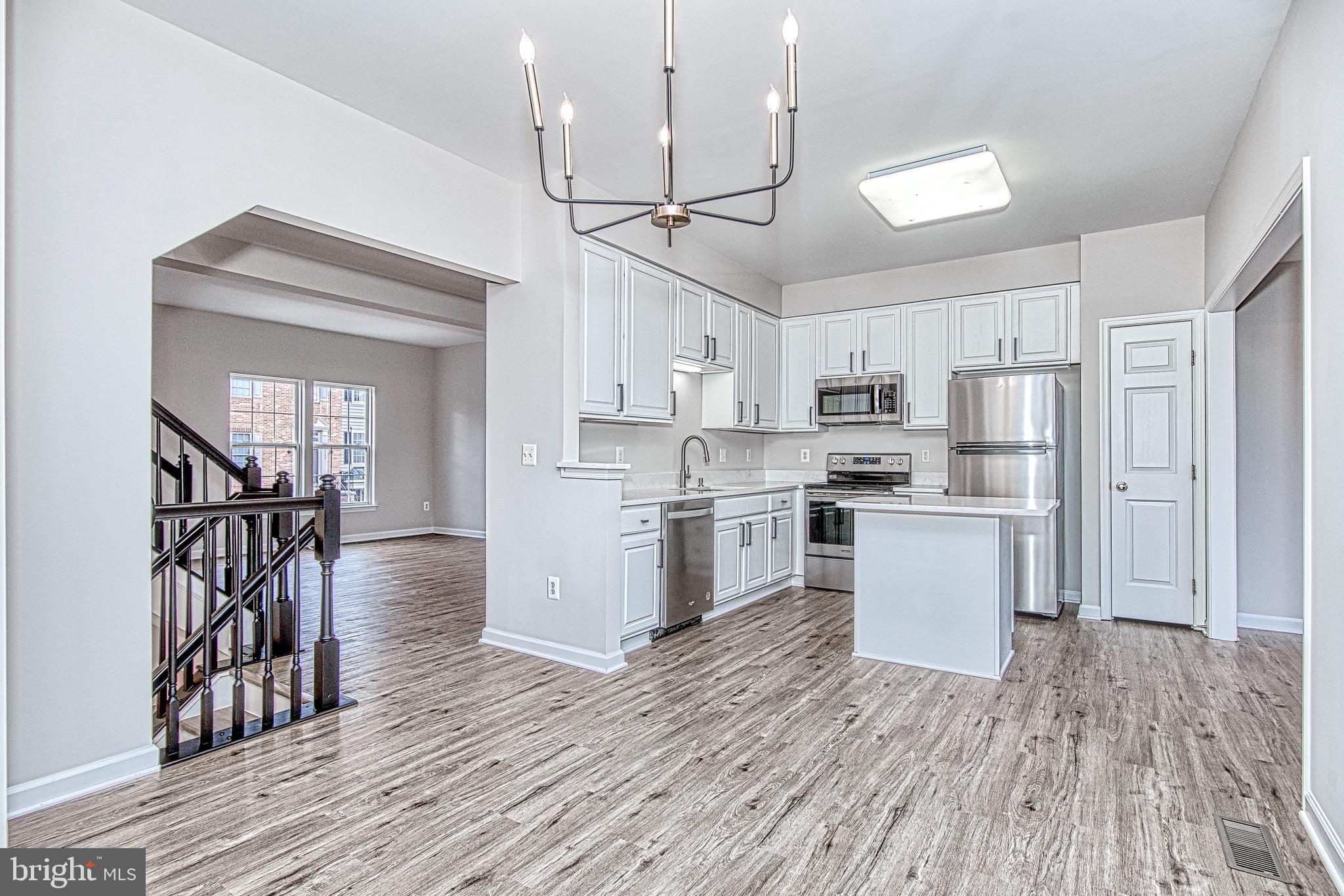 SOUTH RIDING - Residential Lease
