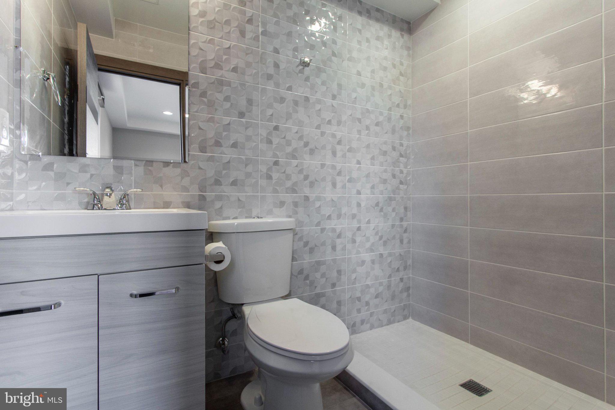2553 MONTROSE STREET UNIT B