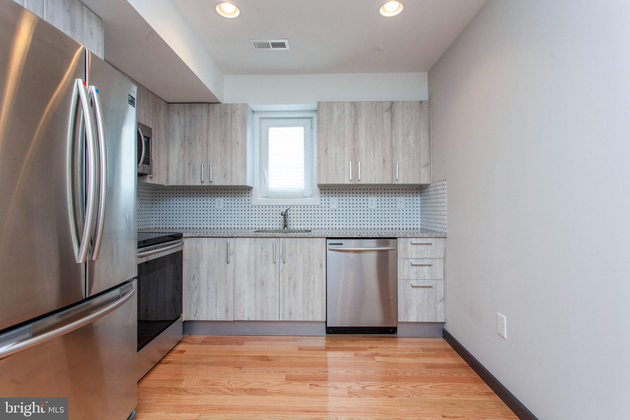 2553 MONTROSE STREET UNIT B