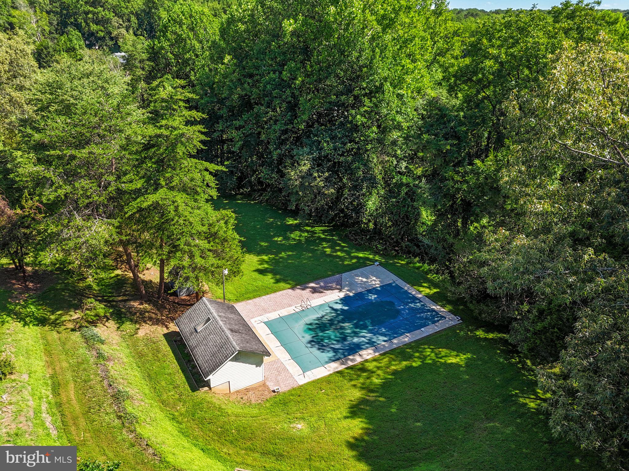 9200 FALLS RUN ROAD
