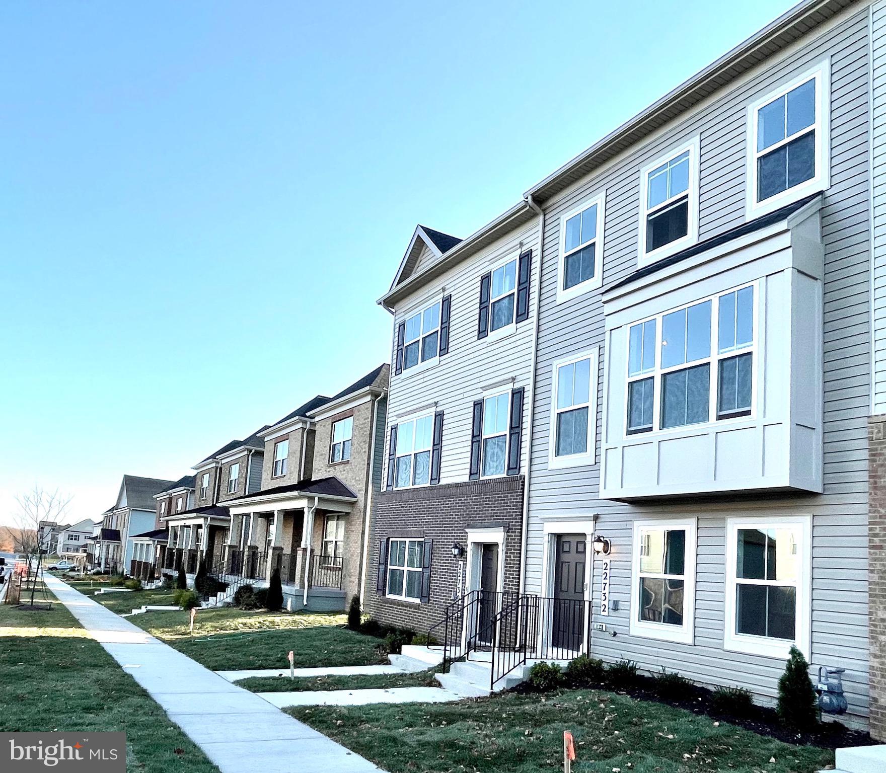 CLARKSBURG SQUARE - Residential Lease