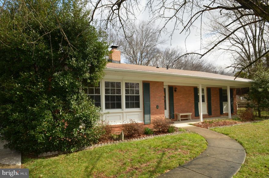 WONDERFUL 1-LVL, 3BR, 1.5 BATH RAMBLER W/ GARAGE, COZY LIV RM W/ FIREPLACE...SEP DIN RM...EAT-IN KIT W/ GRANITE & HUGE FAM AREA...UPDATED WINDOWS...WALKOUT TO PATIO & LARGE, FENCED YARD BACKING TO THE COAST GUARD STN...YOUR CHANCE TO GET THAT RARE 1 LVL RAMBLER...PAINT & UPDATED LIGHTING IN PROGRESS...BUYER'S CHOICE OF 3RD UPGRADE CARPET OR REFINISHED WOOD FLOORS..DON'T LET THIS ONE GET AWAY!