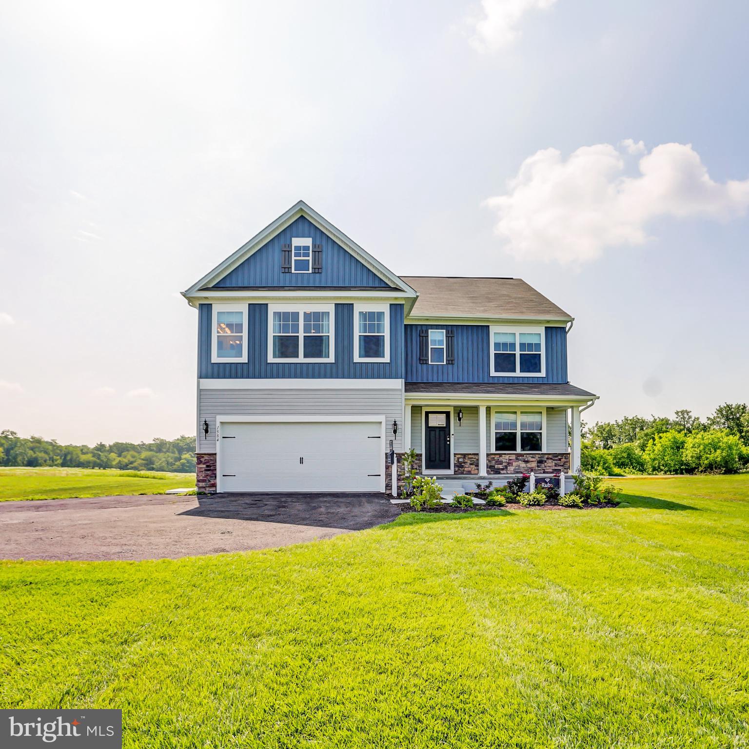 MODEL HOME FOR SALE!!! THIS BEAUTIUL RUBY FLOOR PLAN OFFERS 4 BEDROOMS, 3.5 BATHS, 2 CAR GARAGE AND A FULL, FINISHED BASEMENT! ADDITIONAL UPGRADED FEATURES INCLUDE A WALK UP, EXPOSED BASEMENT, FIREPLACE, GRANITE COUNTERTOPS WITH A KITCHEN ISLAND, AND A 12X12 DECK! DON'T MISS YOUR OPPORTUNITY TO OWN THIS HOME IN BEAUTIFUL CHAMBERSBURG, CONVENIENTLY LOCATED CLOSED TO INTERSTATE 81, SHOPPING, DINING, AND SEVERAL OTHER AMENITIES.
As you walk in the first floor is an expansive, open floorplan of the Choice Room, Great Room, Breakfast Nook, and kitchen. The openness of these areas offers plenty of space and ease for informal dining and entertaining. The Kitchen has a tremendous amount of space, plenty of cabinets, and a deep pantry, making storage plentiful and organization easy.
As you climb up the stairs to the second floor you find a generous Owner's Suite with a walk-in closet and a private bathroom with a large shower, double vanity, and private water closet. The Owner's Suite shares the level with three additional bedrooms, a laundry room, a full hall bath, and a large loft area.