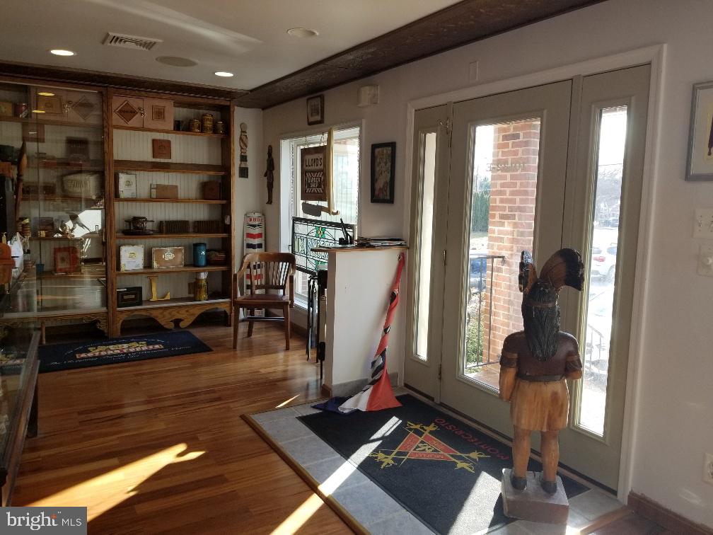 LEIGH CORNERS - Commercial Lease