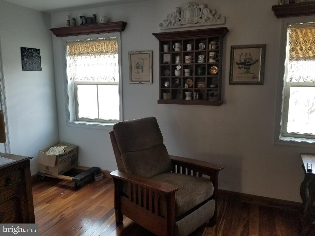 LEIGH CORNERS - Commercial Lease