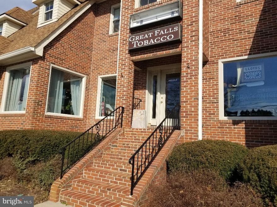 1ST FLOOR UNIT w/ FRONT STOOP FACING COLVIN RUN RD IN LEIGH CORNERS, GREAT FALLS!  Space is currently built-out as a gentleman's barber shop (and cigar store).  Unit is suitable for office, some medical & limited retail uses.  Lovely interior w/retail or open area up front, shampoo  station, rear exec office or meeting space, storage closet & full BA.  Exterior lighted signbox for tenant's use (tenant responsible for their own sign panel).   Available June 1st for 2 - 5 year lease.  Plenty unassigned, free parking.  Please call agent to schedule showing appointment.  Current tenant's lease expires 5/31/23.