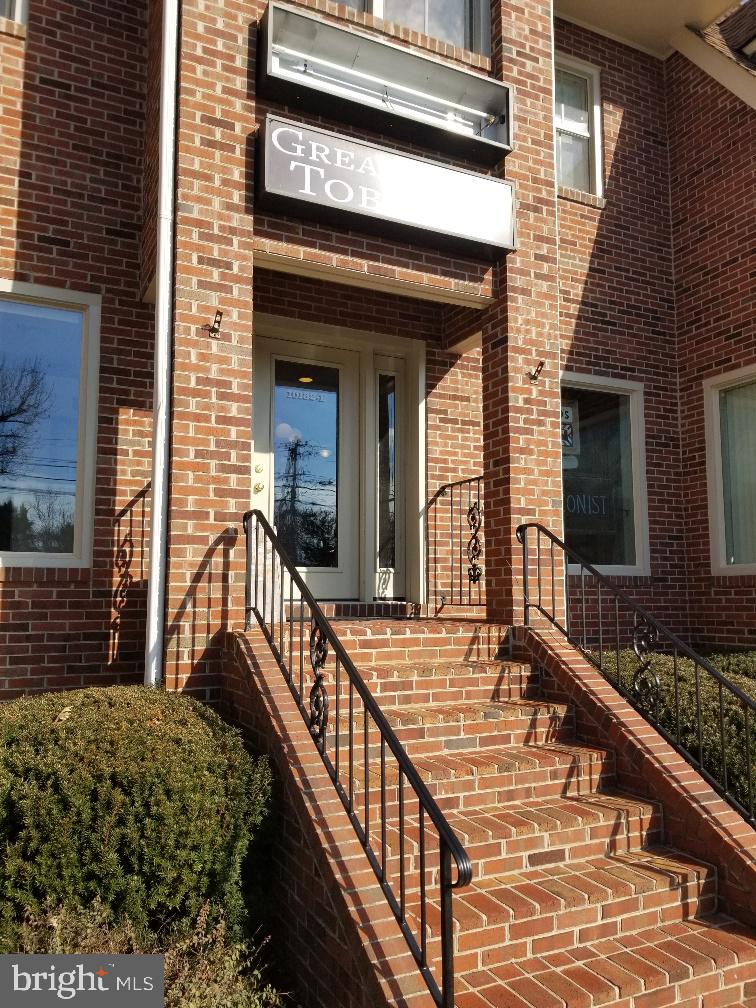 LEIGH CORNERS - Commercial Lease