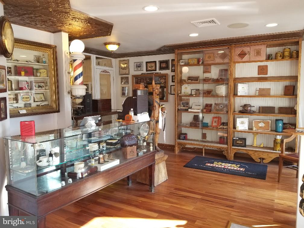 LEIGH CORNERS - Commercial Lease