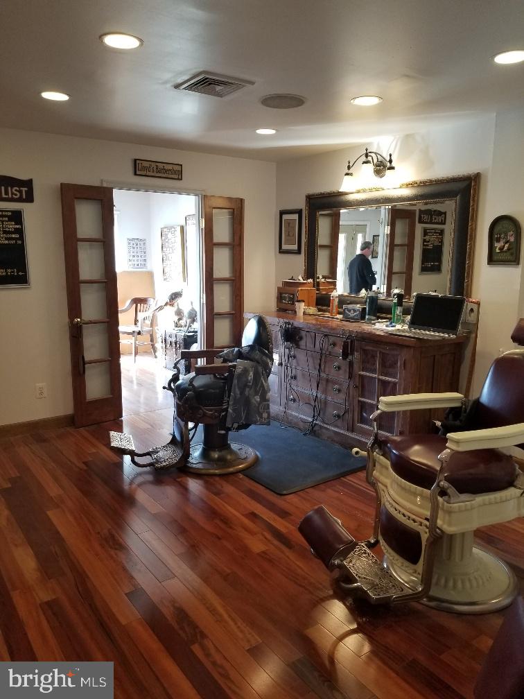 LEIGH CORNERS - Commercial Lease