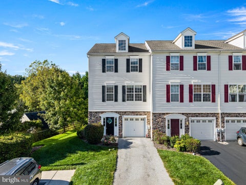 Townhouse For Sale - 2 Shoreham Drive<br/> Chester County, COATESVILLE, PA 19320