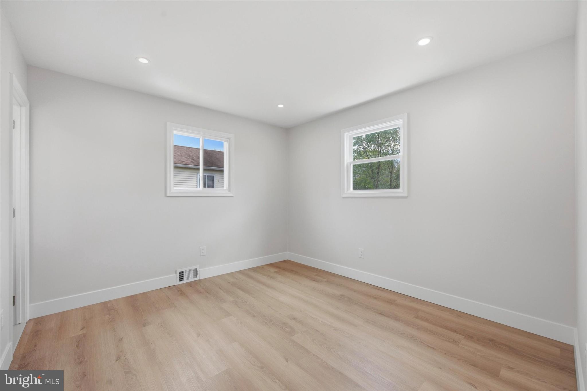 WILLOW GROVE - Residential