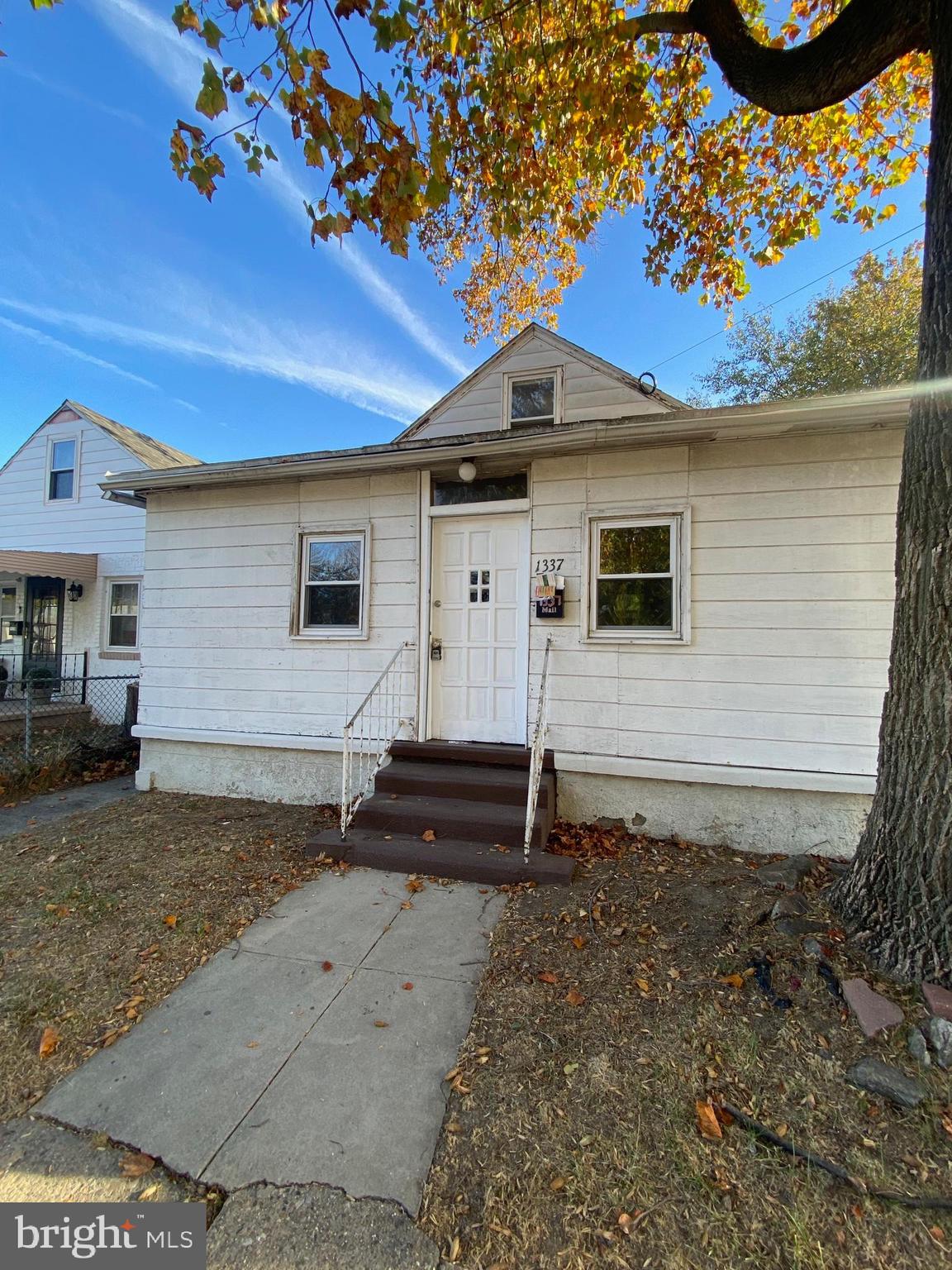 Homeowner or SFR Investor!! Single Family Home Available in Chester Hts, Chester Twp.
Main floor features Enclosed Front Porch, Living Room, Kitchen with Exit to the Rear Yard, Two Bedrooms, One Full Bathroom. Stairs from the Living Room are steep and lead to a Finished (2nd Floor) Attic Space.