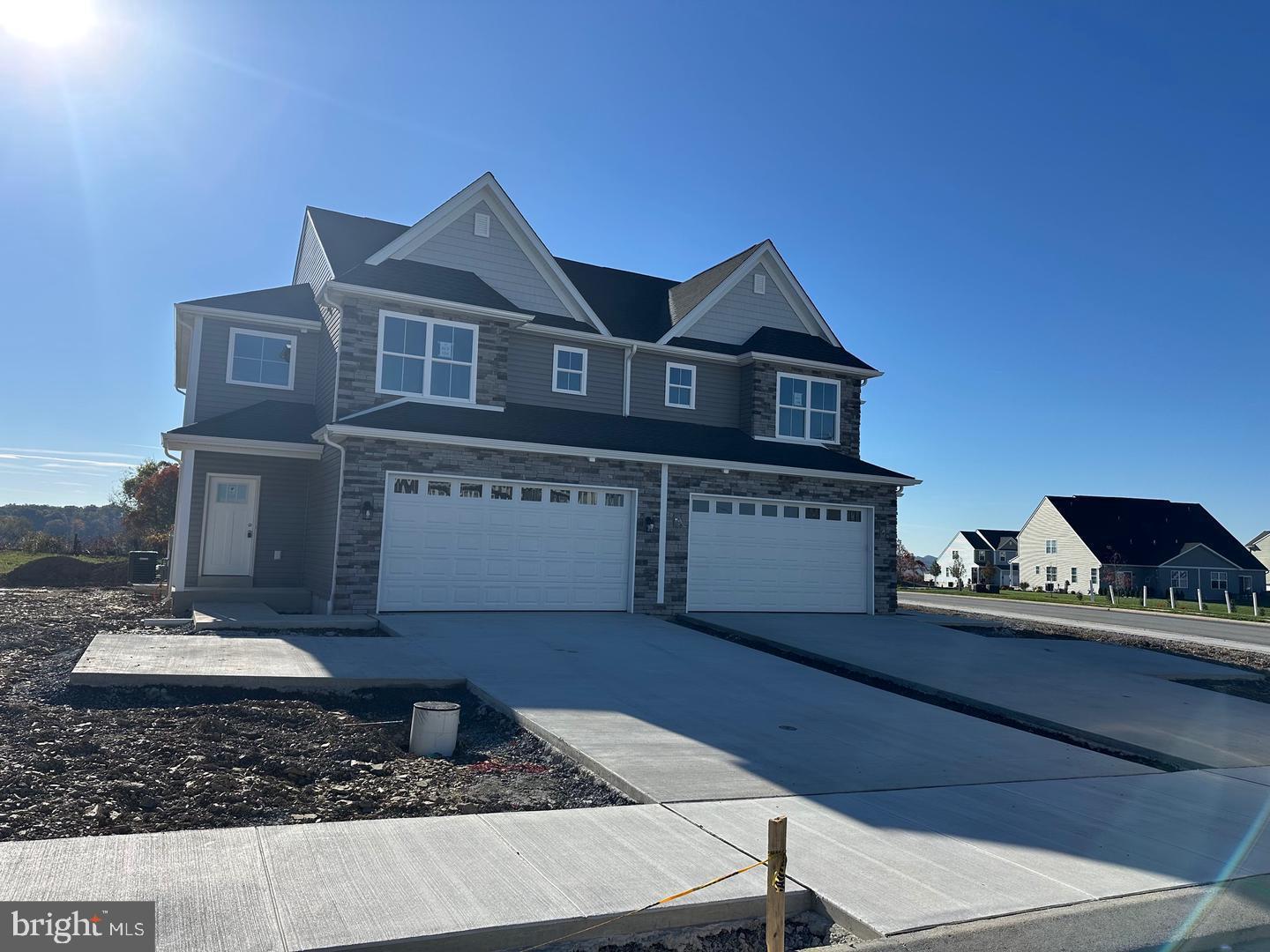 MCINTOSH FARMS - Residential