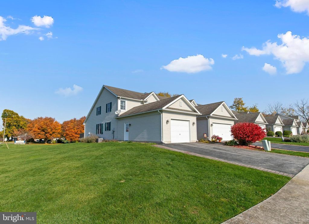 Photo of 4 HEMLOCK DR, MARIETTA, PA 17547 (MLS # PALA2027302)