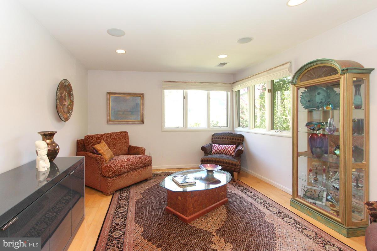 HIGH POINT - Residential