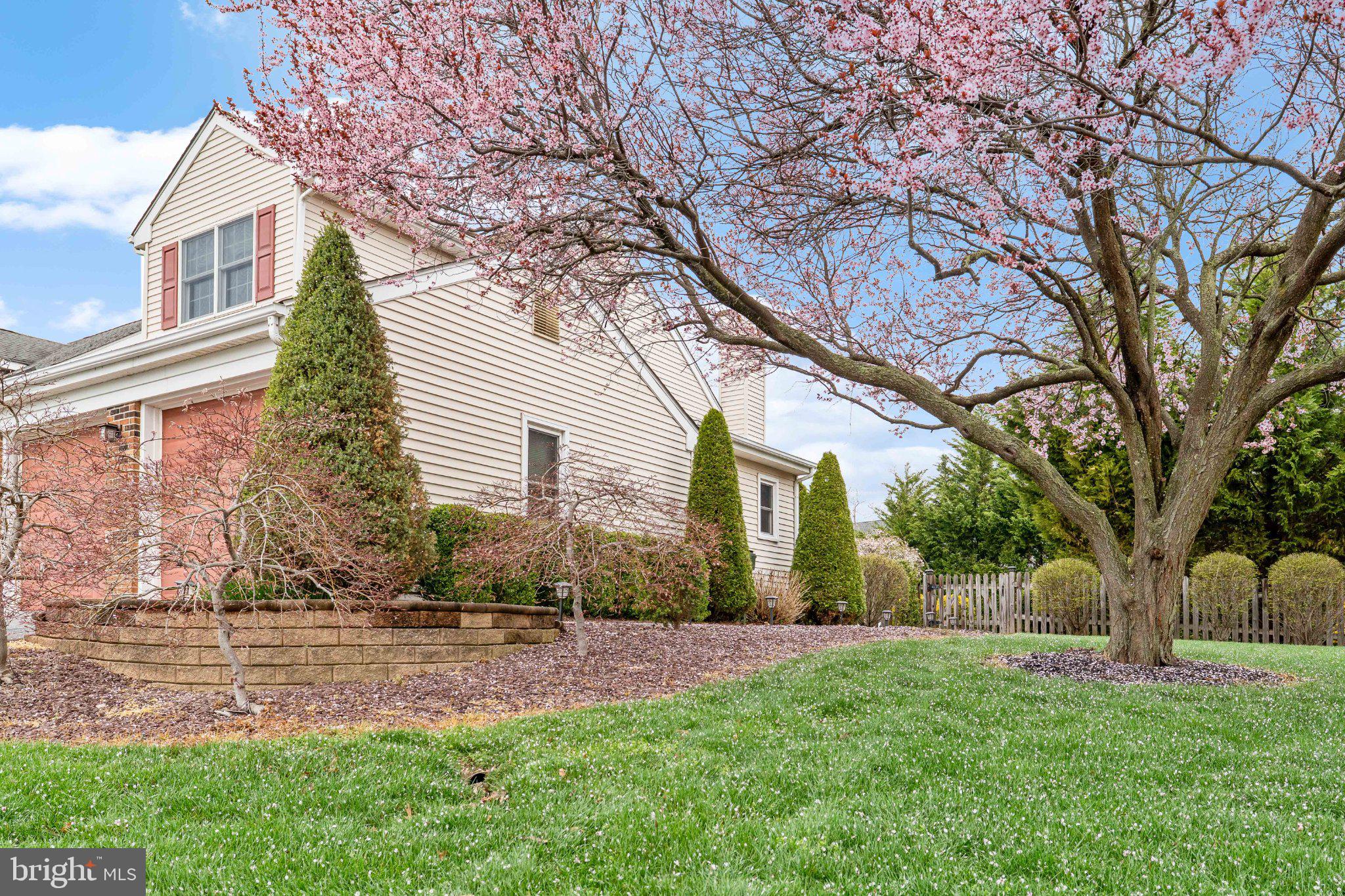 2 GREEN MEADOW COURT