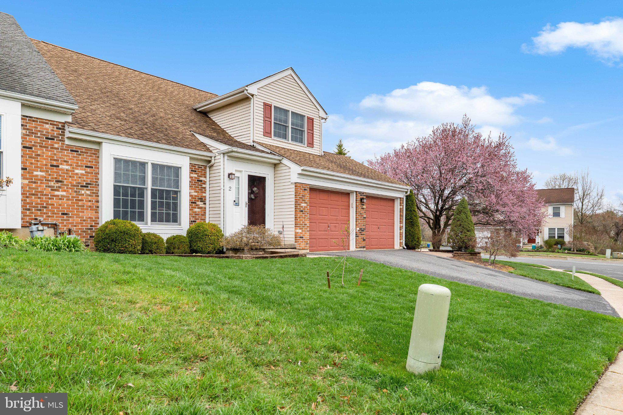 2 GREEN MEADOW COURT