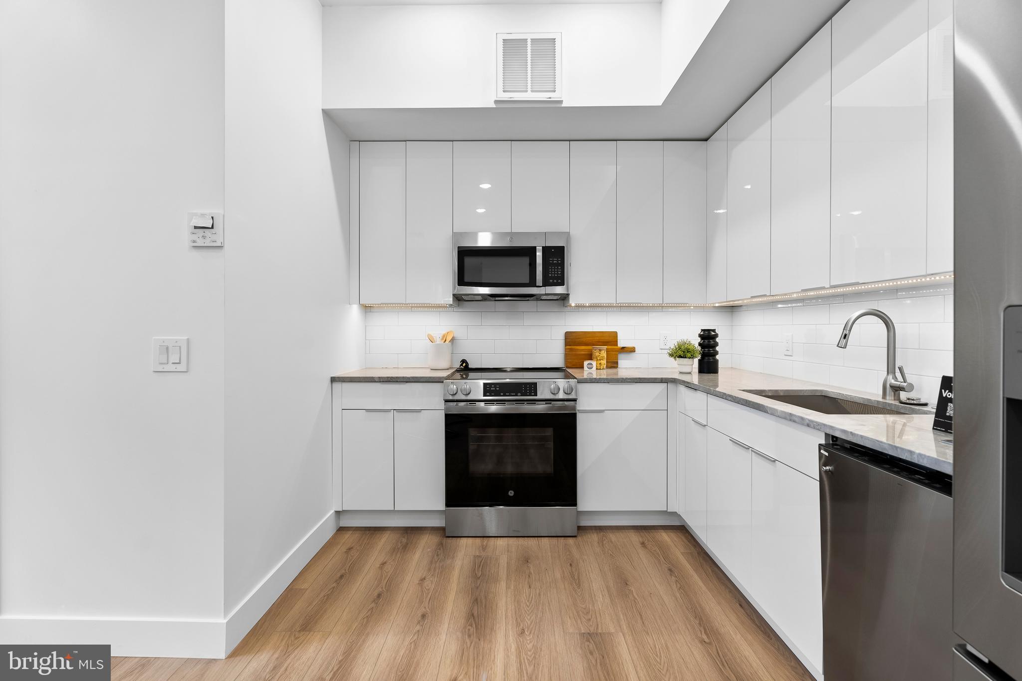 QUEEN VILLAGE - Residential Lease