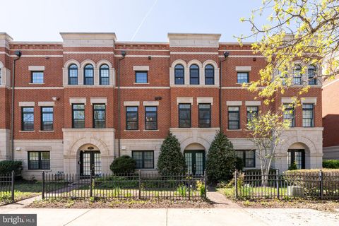 Photo of 12076 Kinsley Place, RESTON, VA 20190 (MLS # VAFX2310564)