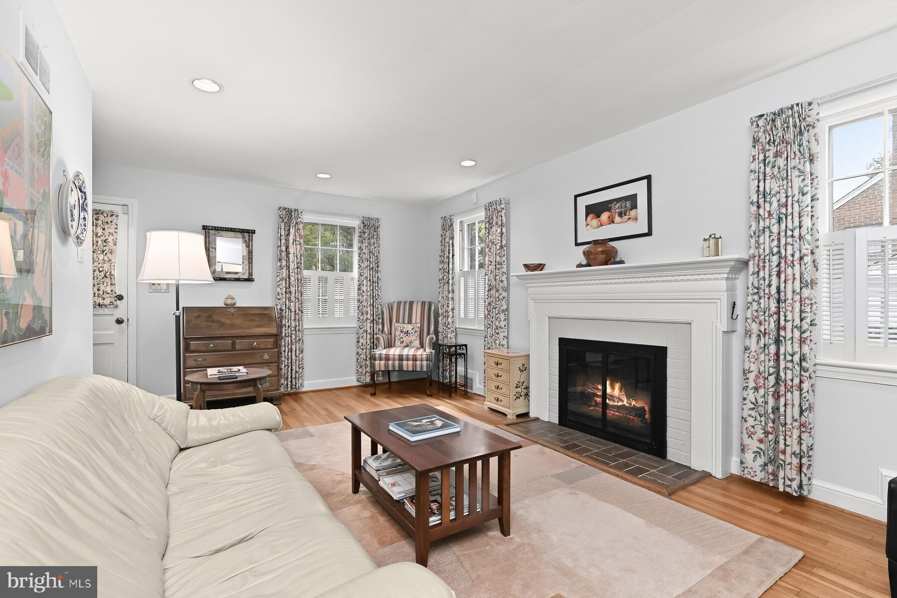 WOODACRES - Residential