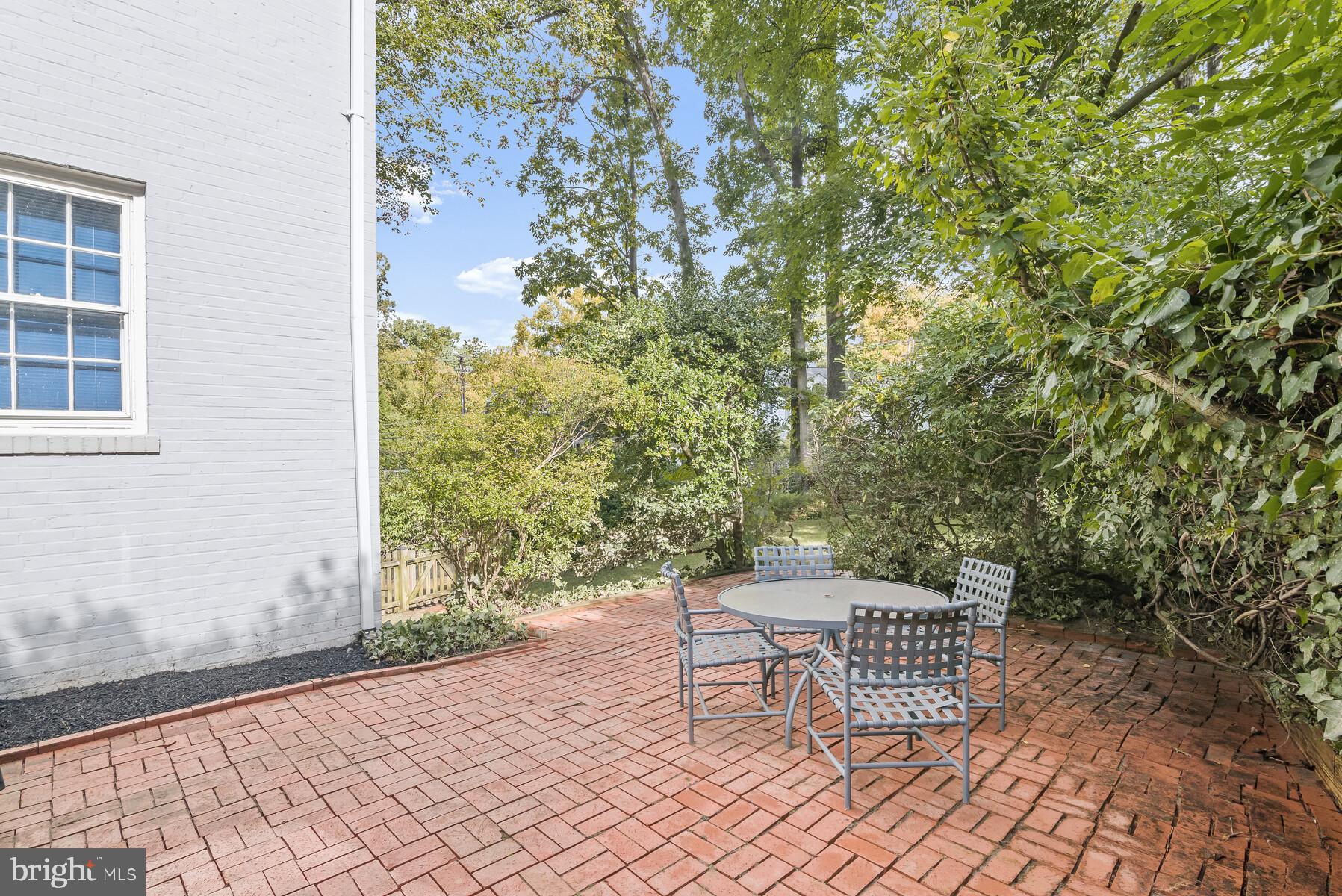 WOODACRES - Residential