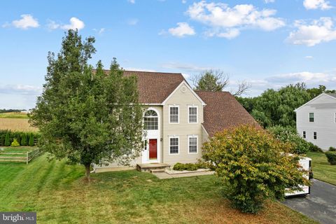 Photo of 218 Fieldstone Crossing Drive, BEAR, DE 19701 (MLS # DENC2089026)