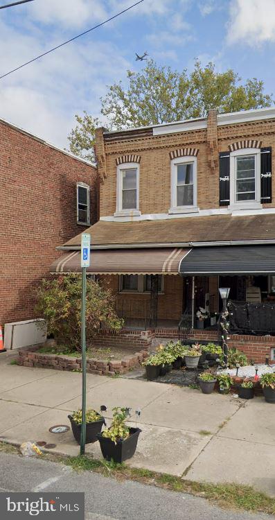Opportunity knocks with this spacious 4-bedroom, 1-bathroom single-family home at 1013 W 8th Street. Currently rented at $1,100/month, this property delivers steady income and is ideal for investors seeking a larger rental home in a high-demand area.
-Also can be sold as a package deal with: 1005 W 8th St, 311 Pennell St, 346 Kerlin St, 1017 W 8th St, 2108 W 6th St, 825 Hughes St, 2104 W 6th St
NOTE: The property will be sold in AS-IS condition. The buyer is responsible for U&O.