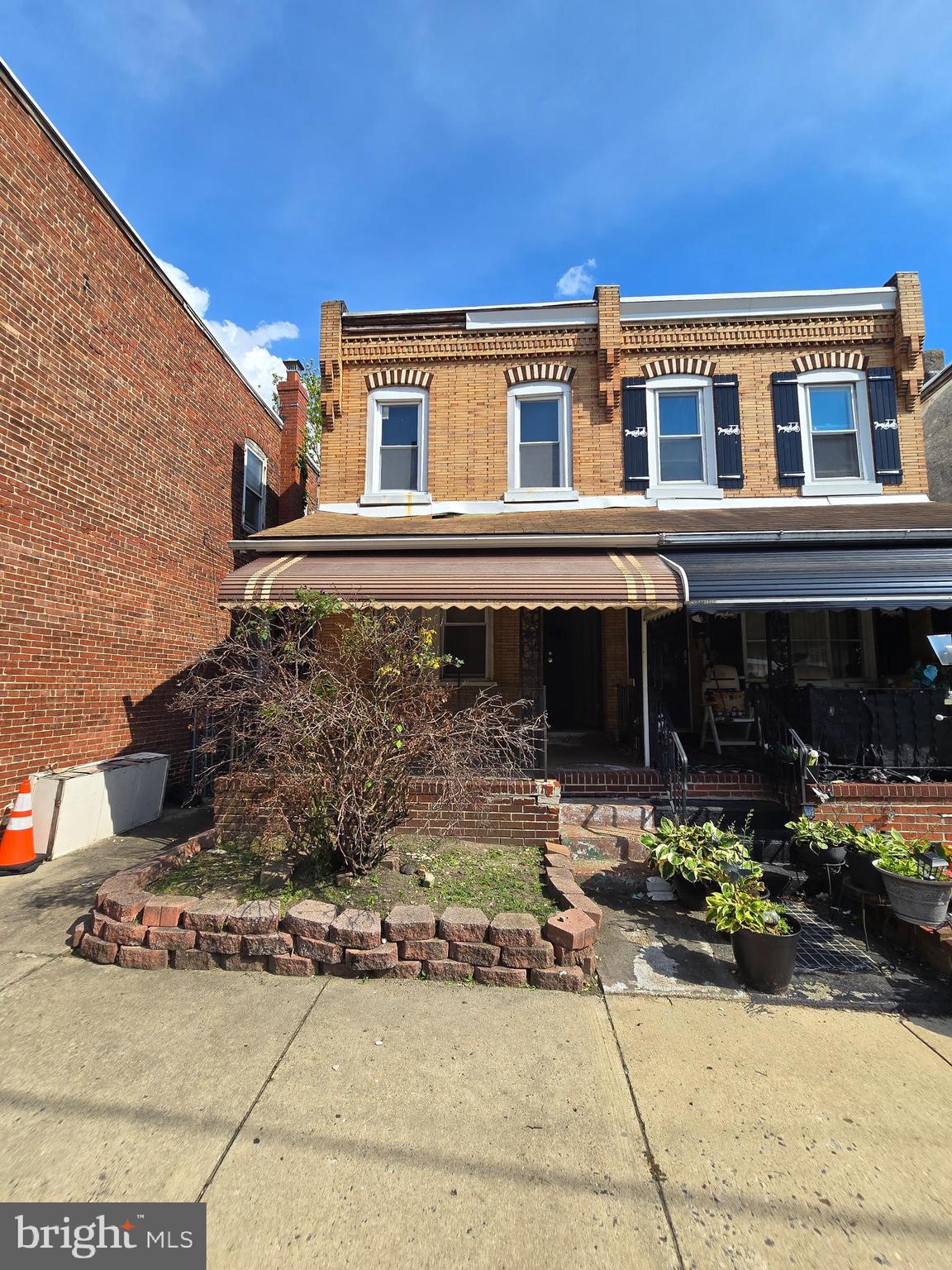 Opportunity knocks with this spacious 4-bedroom, 1-bathroom single-family home at 1013 W 8th Street. Currently rented at $1,100/month, this property delivers steady income and is ideal for investors seeking a larger rental home in a high-demand area.
-Also can be sold as a package deal with: 1005 W 8th St, 311 Pennell St, 346 Kerlin St, 1017 W 8th St, 2108 W 6th St, 825 Hughes St, 2104 W 6th St
NOTE: The property will be sold in AS-IS condition. The buyer is responsible for U&O.