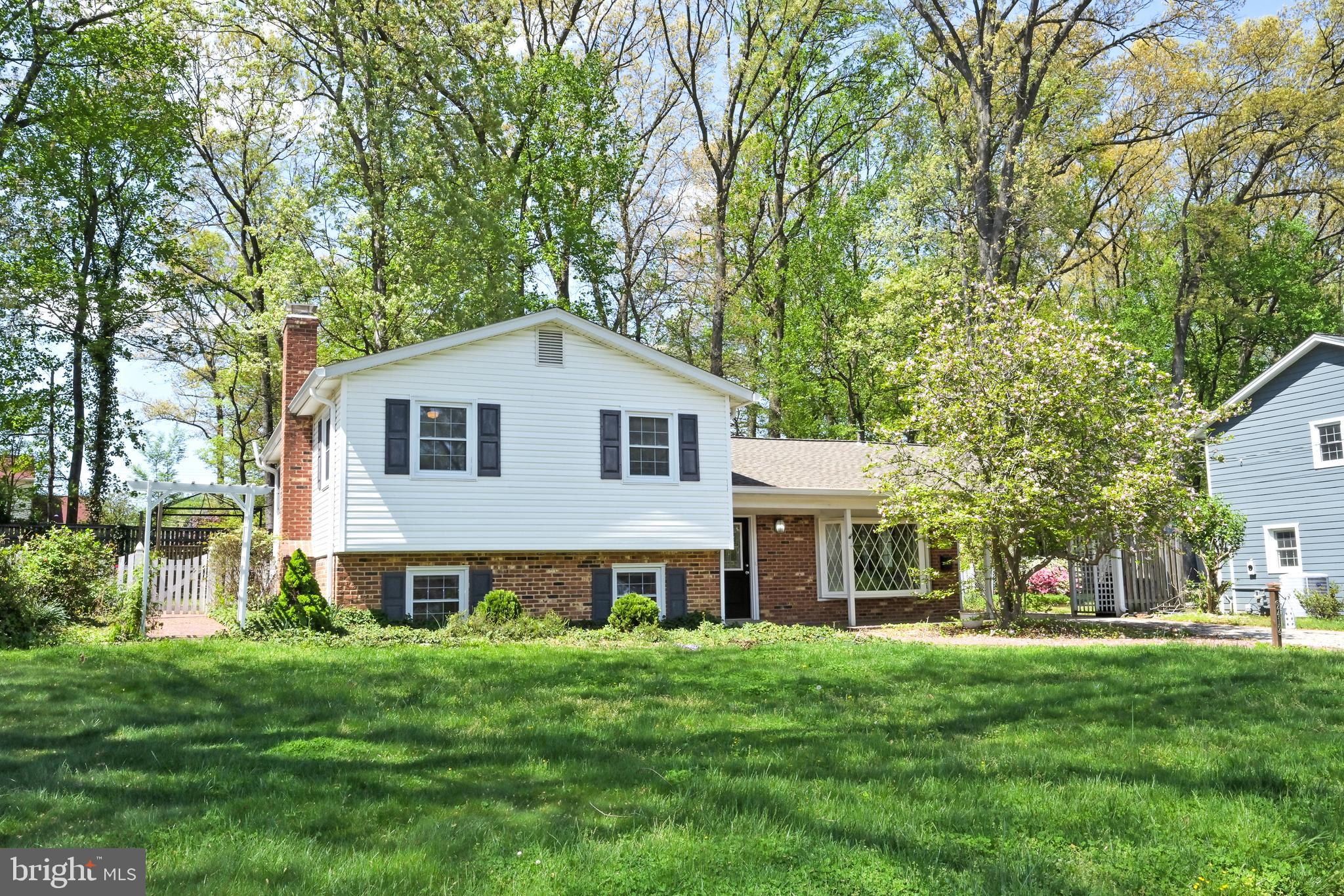 2412 ROCKBRIDGE STREET