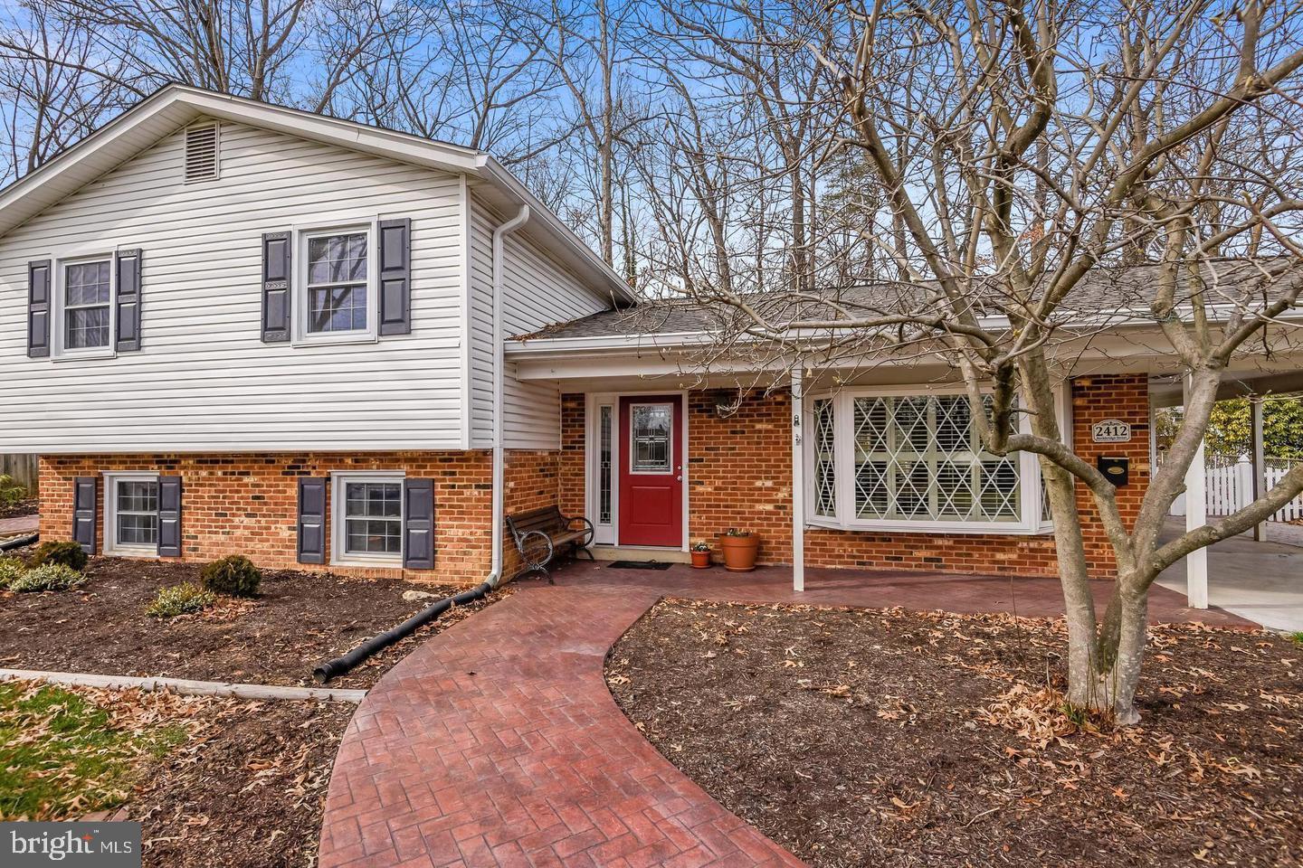 2412 ROCKBRIDGE STREET