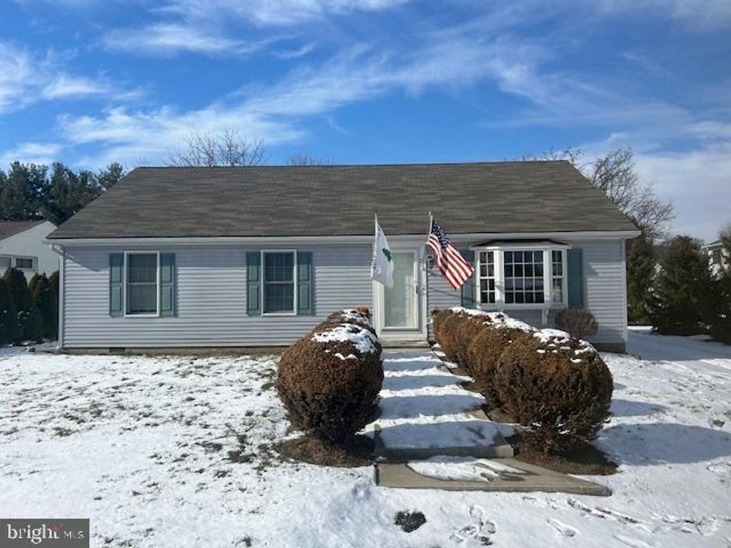 Photo of 21 Skyport Road, MECHANICSBURG, PA 17050 (MLS # PACB2046886)