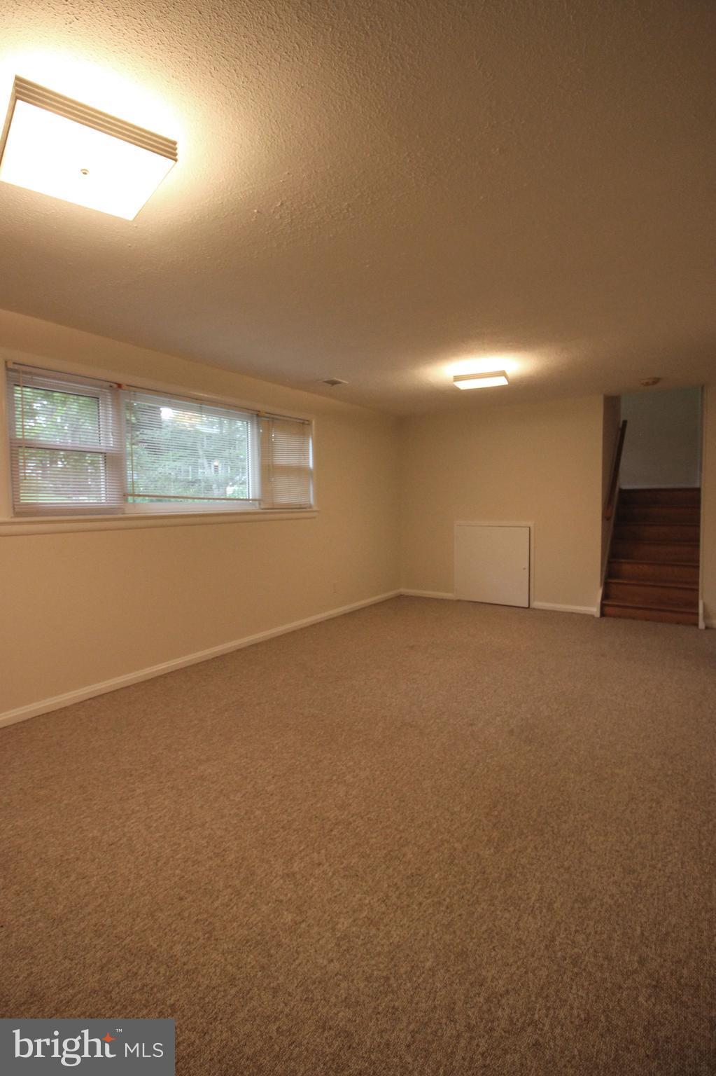 VIENNA WOODS - Residential Lease