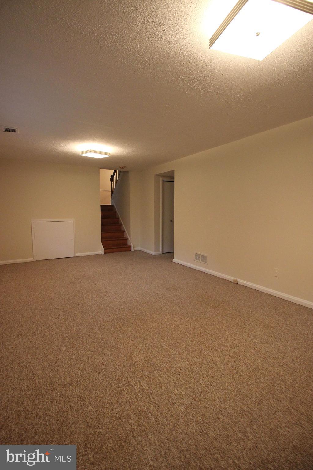 VIENNA WOODS - Residential Lease