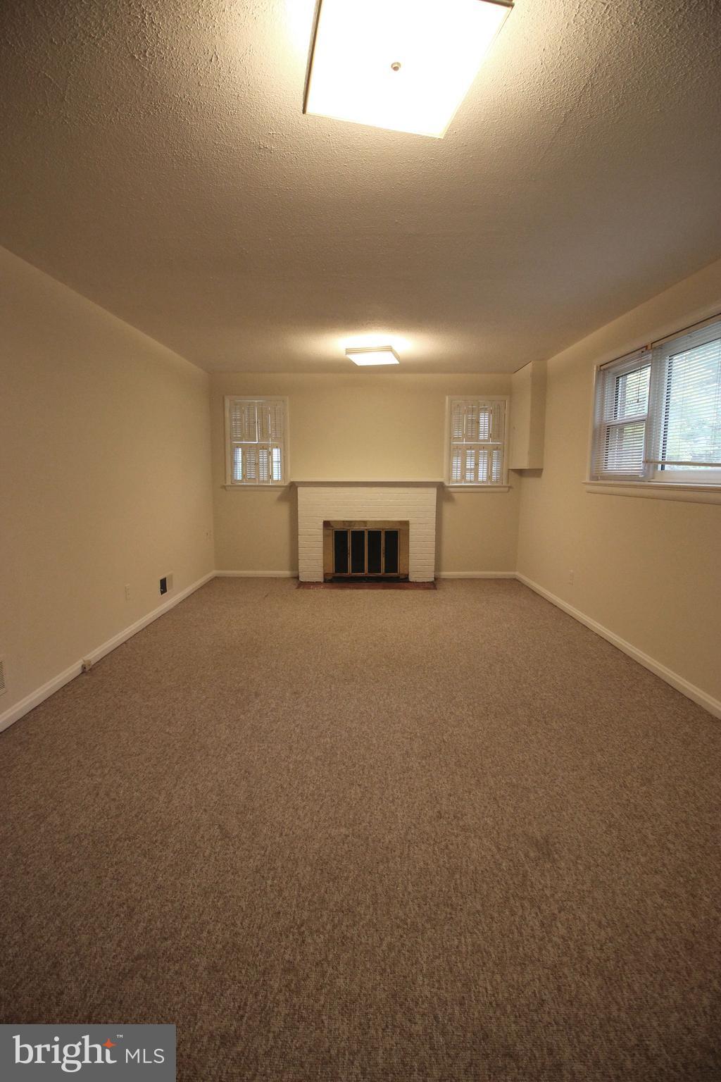 VIENNA WOODS - Residential Lease