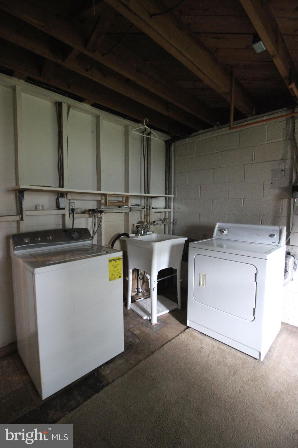 VIENNA WOODS - Residential Lease