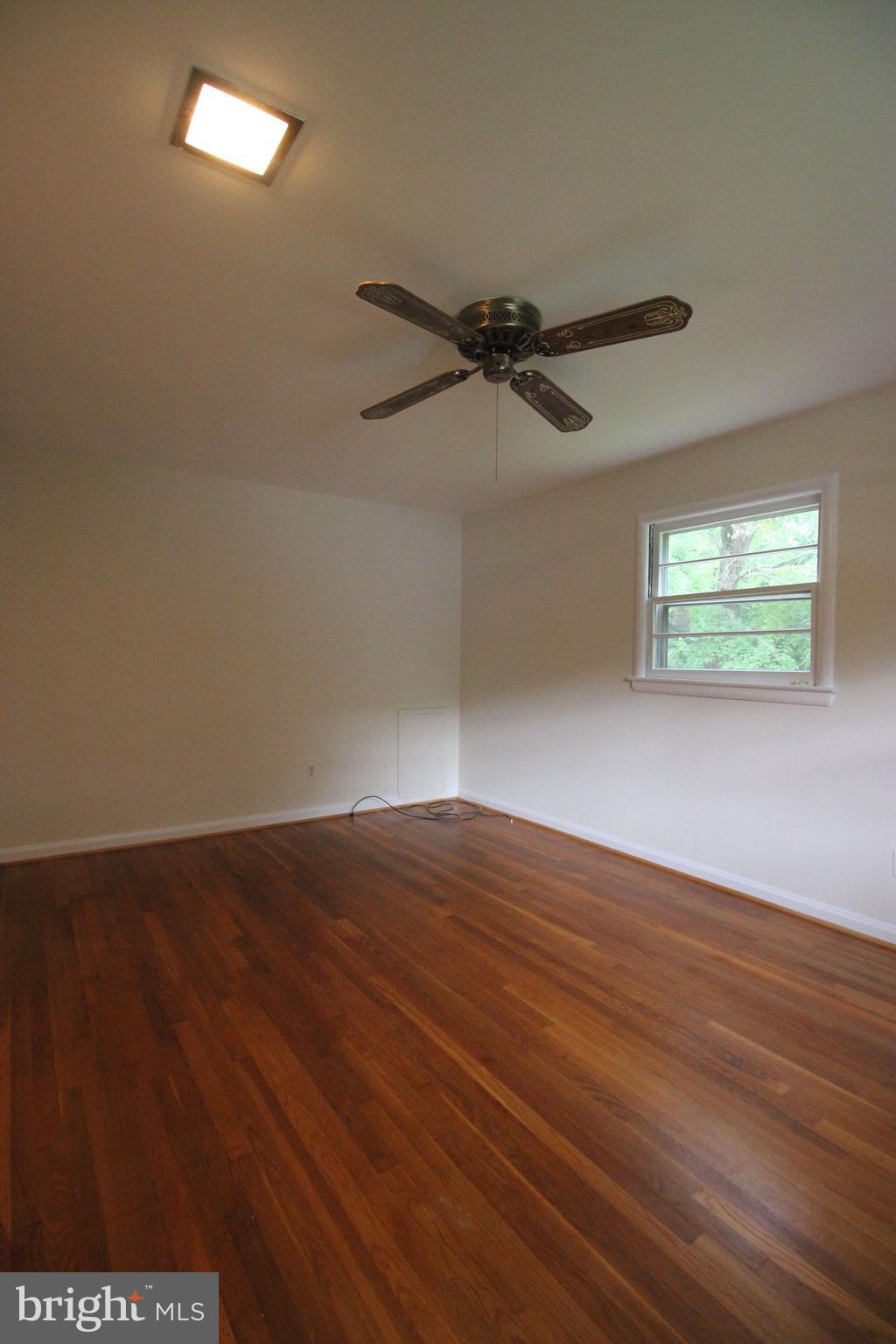 VIENNA WOODS - Residential Lease