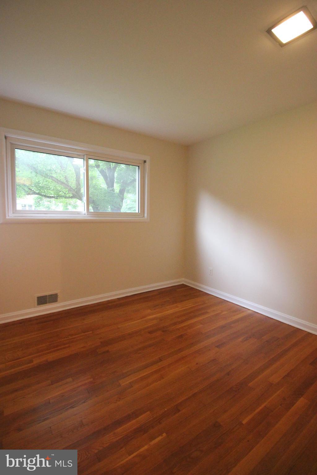 VIENNA WOODS - Residential Lease