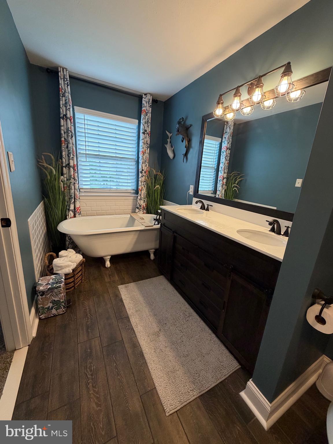 BEACHWOOD ESTATES - Residential